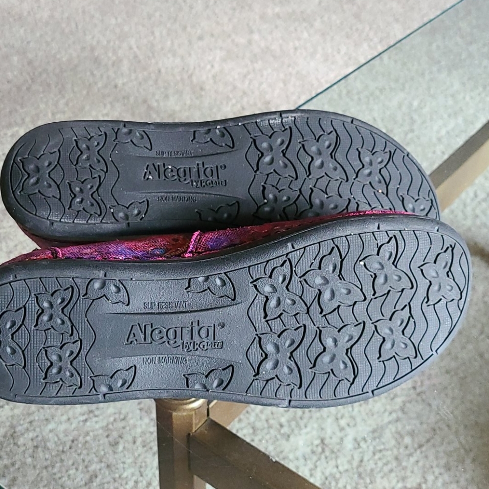 Shoes - Picture 2 of 3